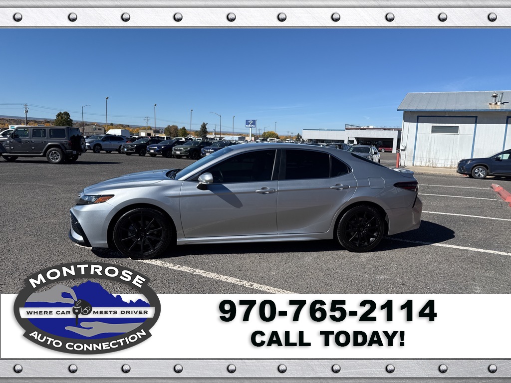 2023 Toyota Camry SE photo 4