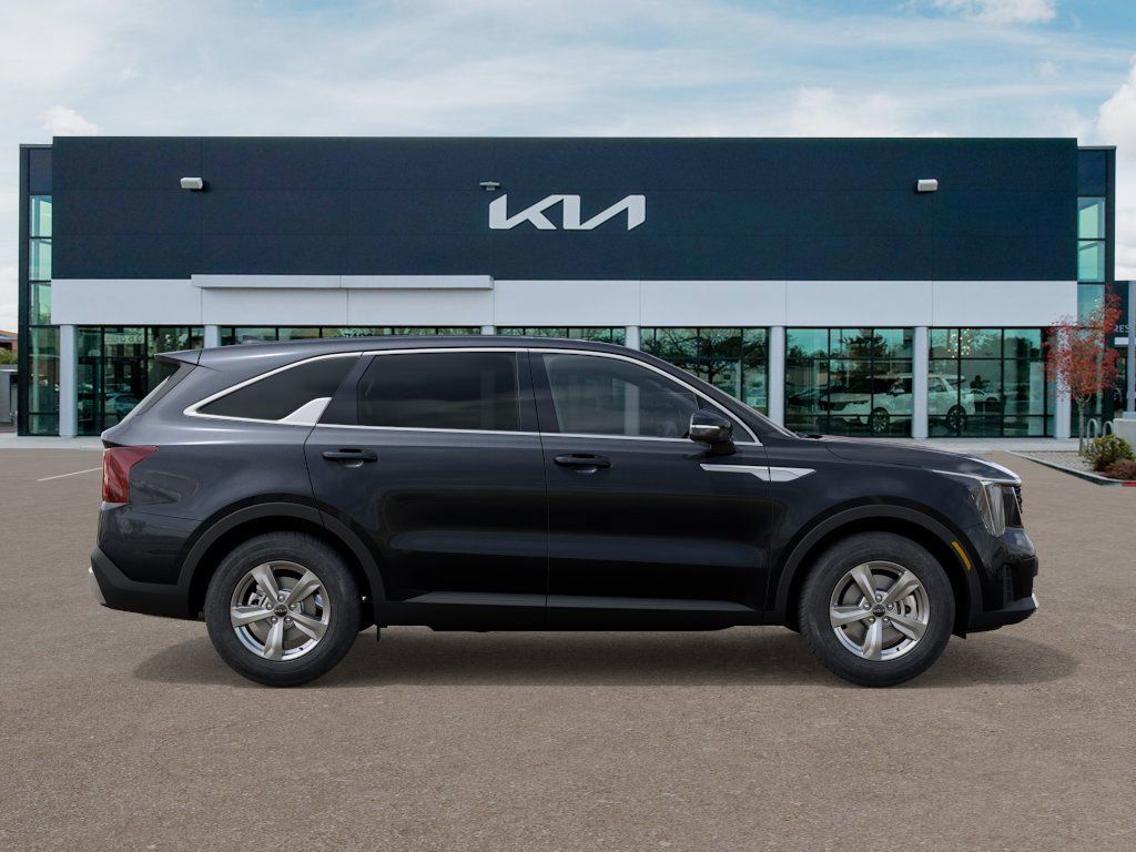 2026 Kia Sorento LX photo 4