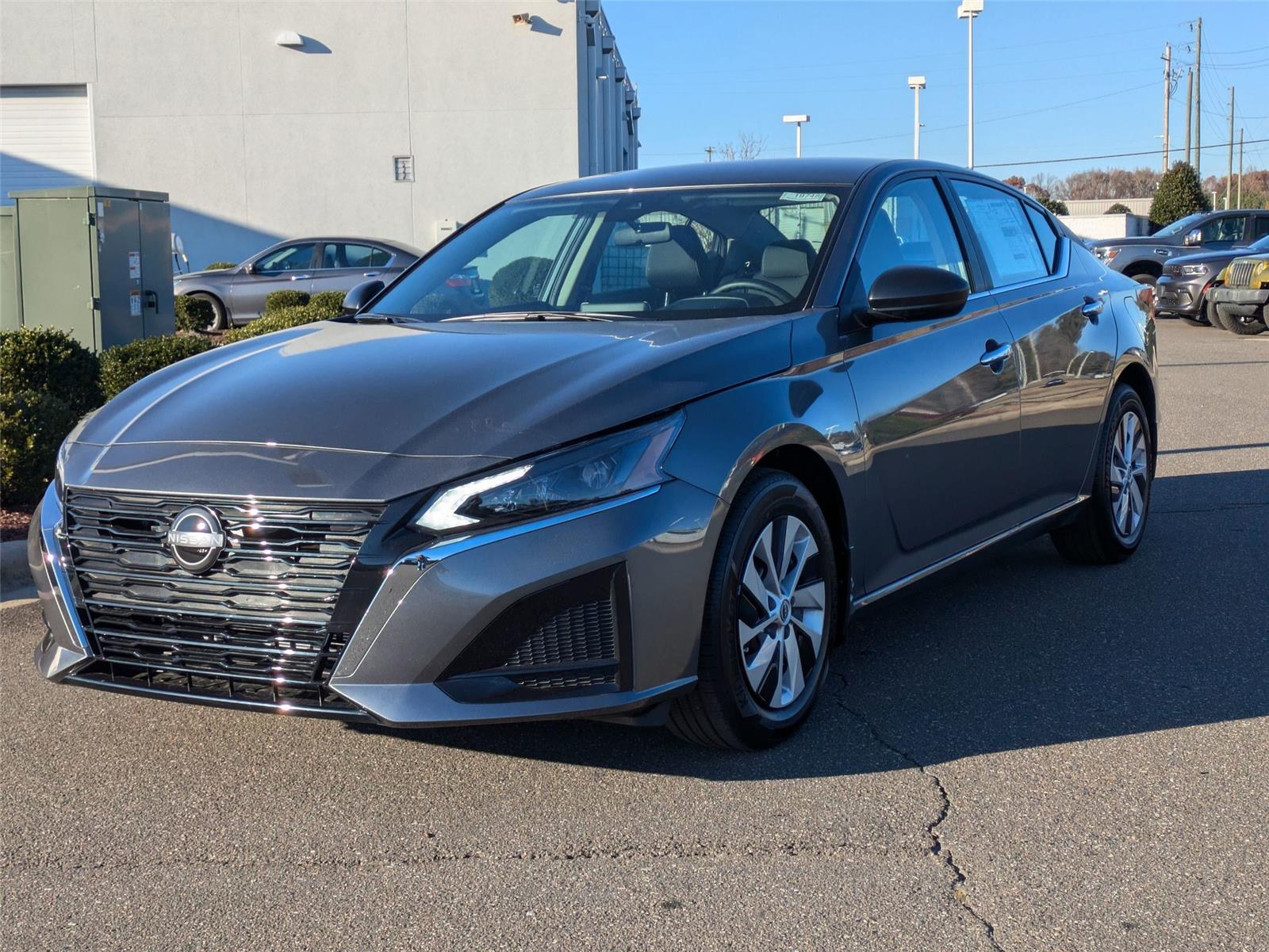 2025 Nissan Altima S's photo