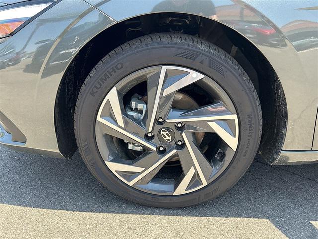 2025 Hyundai Elantra SEL Sport photo 20