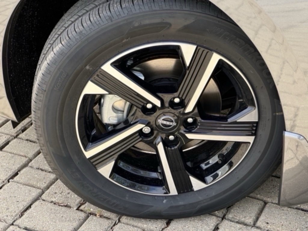 2025 Nissan Sentra SV photo 5