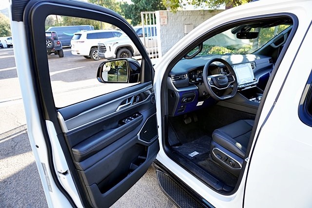 New 2025 Bright White Clear-Coat Exterior Paint Jeep Series II image 43