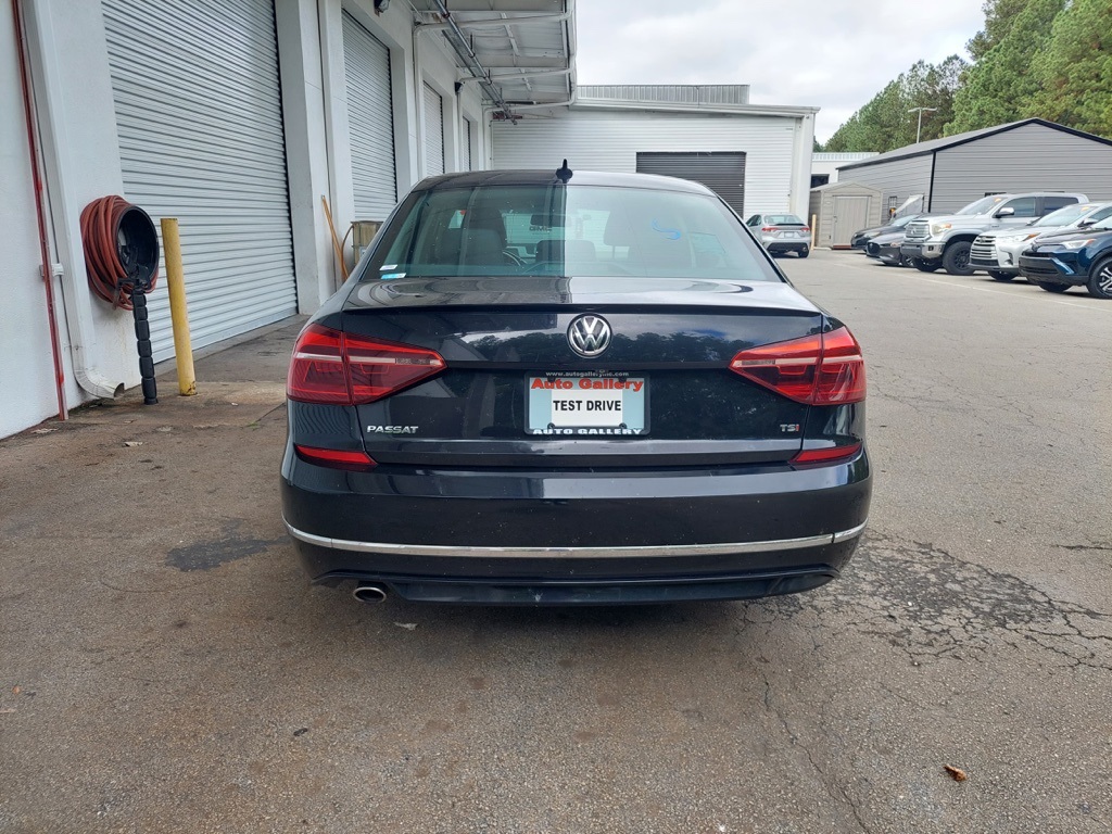 2018 Volkswagen Passat 2.0T R-Line photo 3