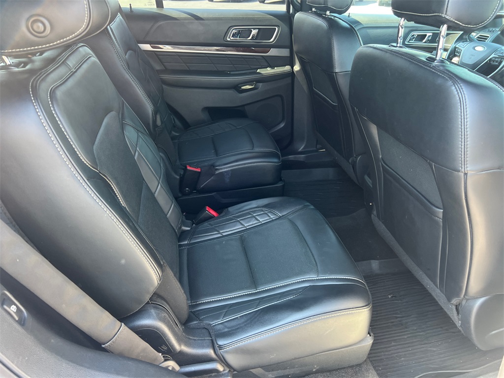 2017 Ford Explorer Platinum photo 13