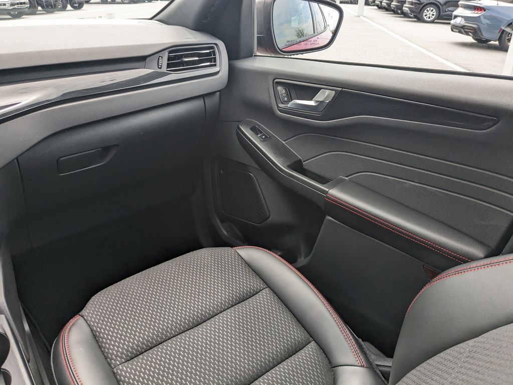 2025 Ford Escape ST-Line photo 20
