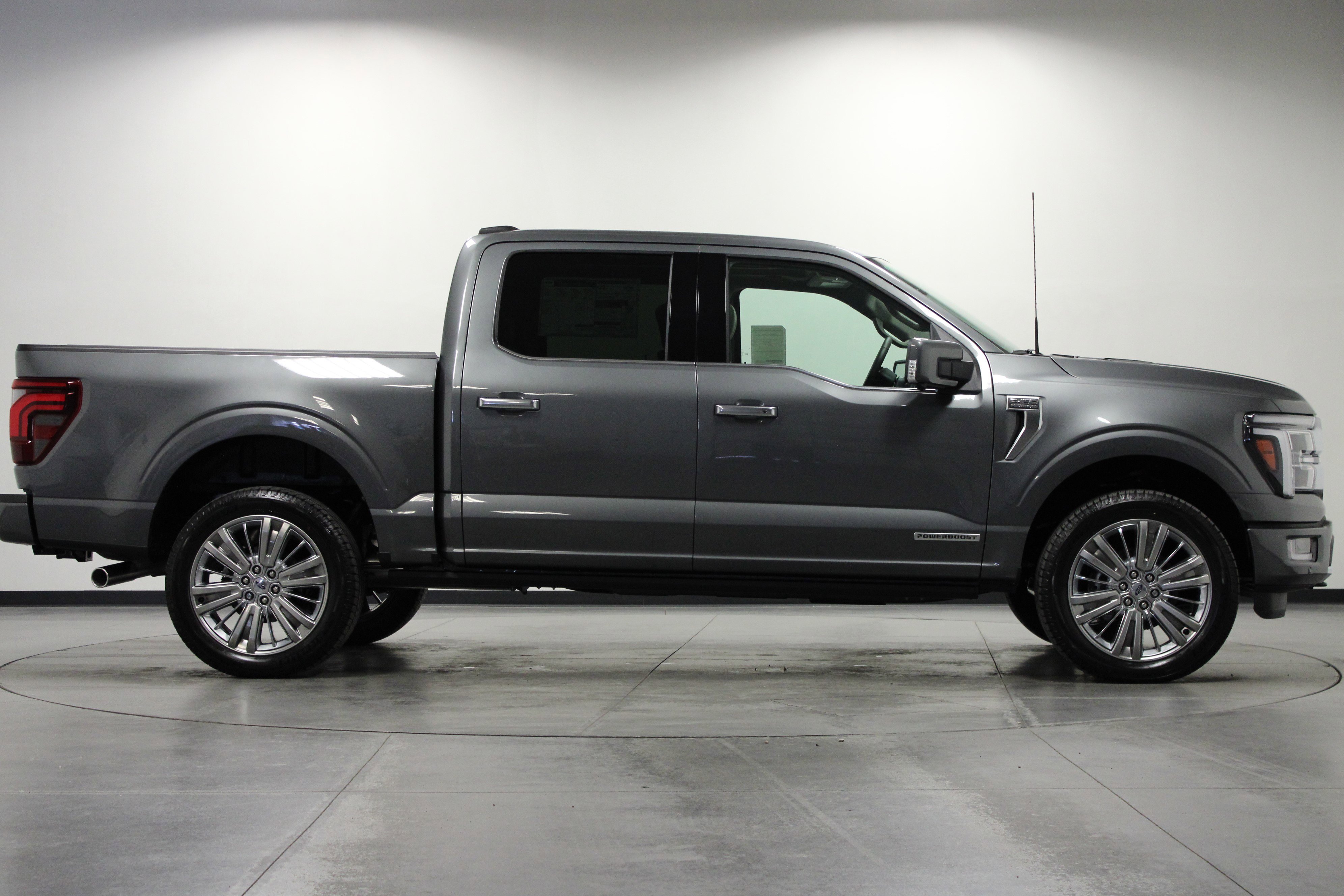 2025 Ford F-150 Platinum photo 2