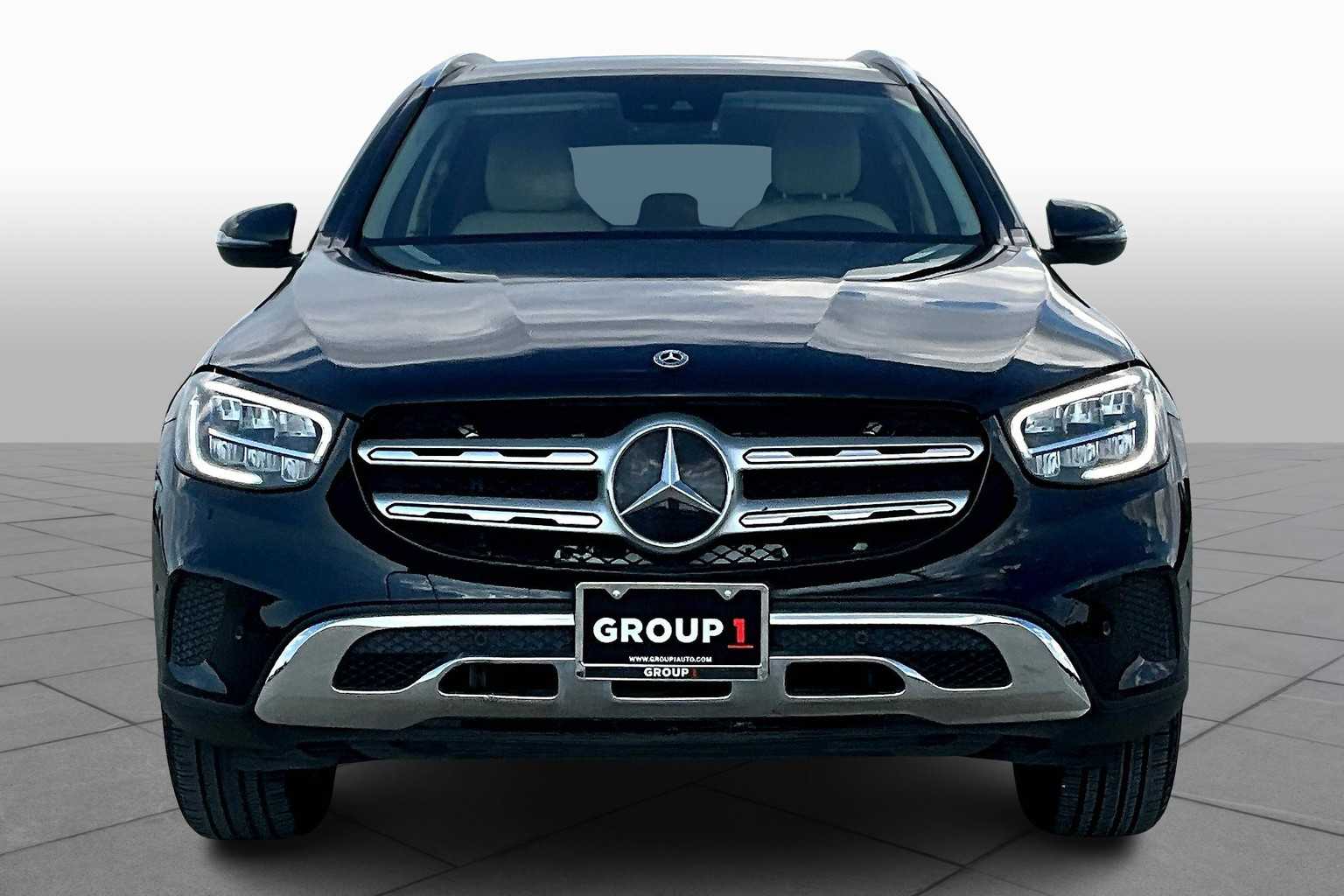2022 Mercedes Benz GLC 300 photo 3