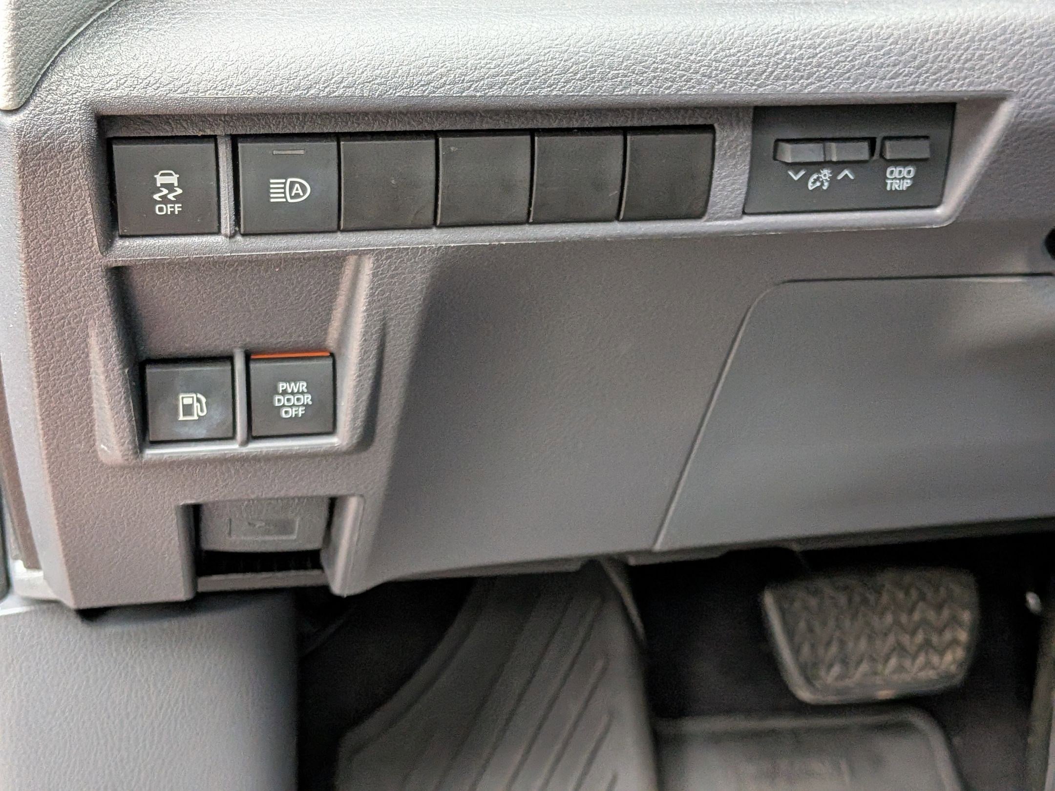 2022 Toyota Sienna XSE photo 16