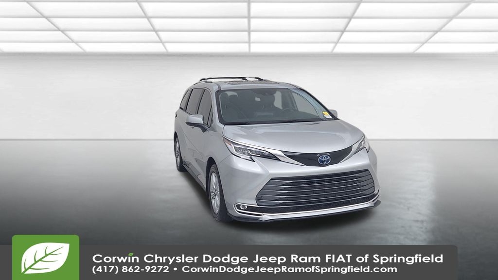 2022 Toyota Sienna Limited photo 4