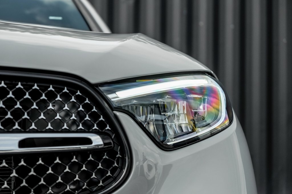 2025 Mercedes Benz GLC 350e 4MATIC photo 4