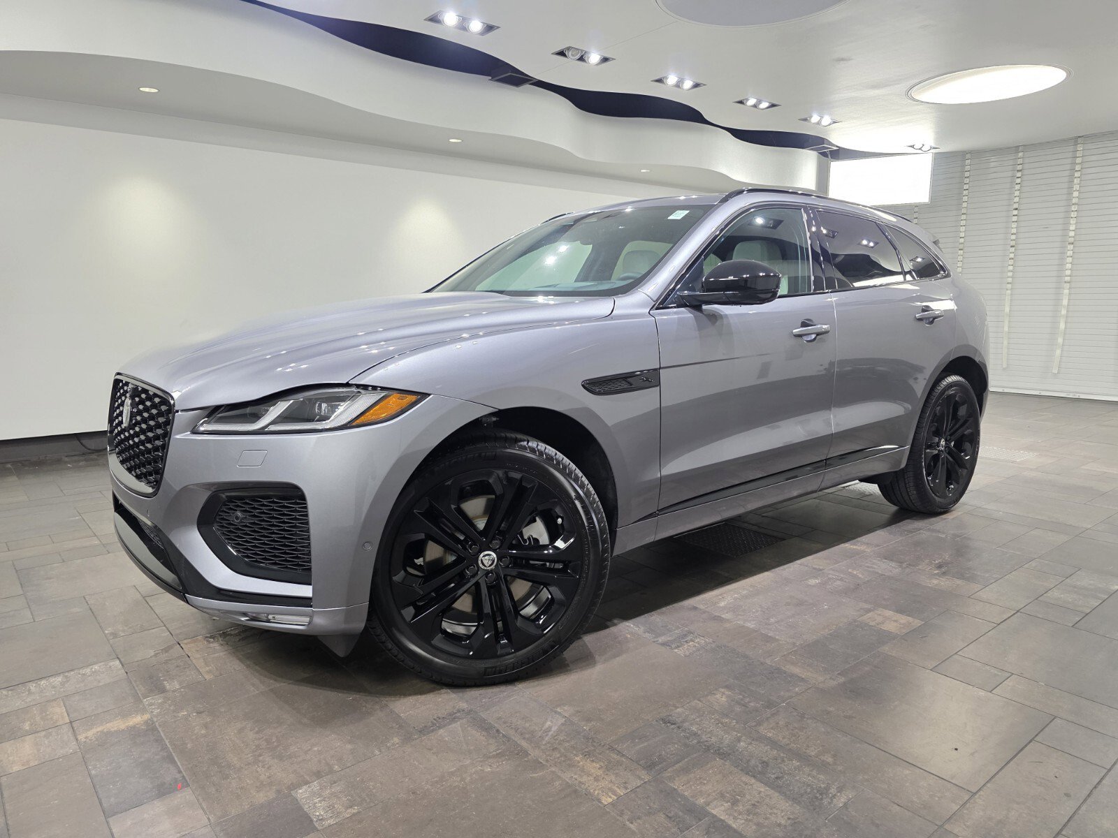 2026 Jaguar F-Pace R-Dynamic S's photo