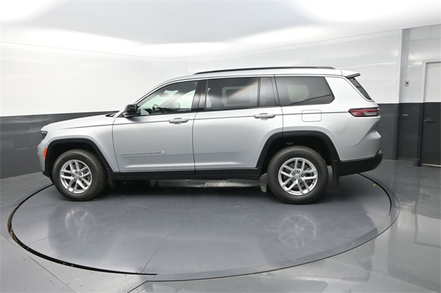 2025 Jeep Grand Cherokee Laredo X photo 3