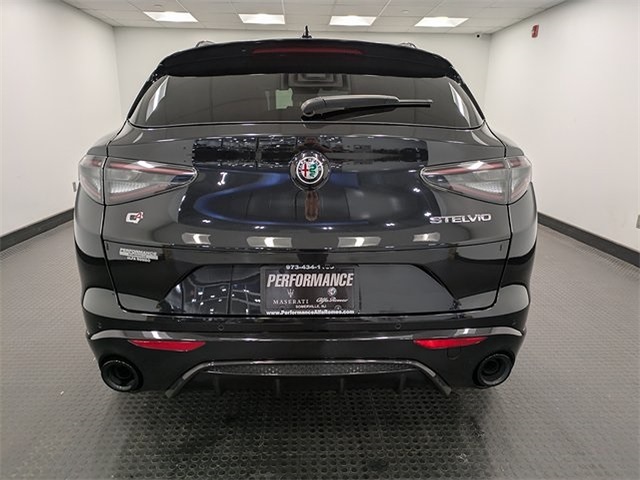 2024 Alfa Romeo Stelvio Ti photo 5