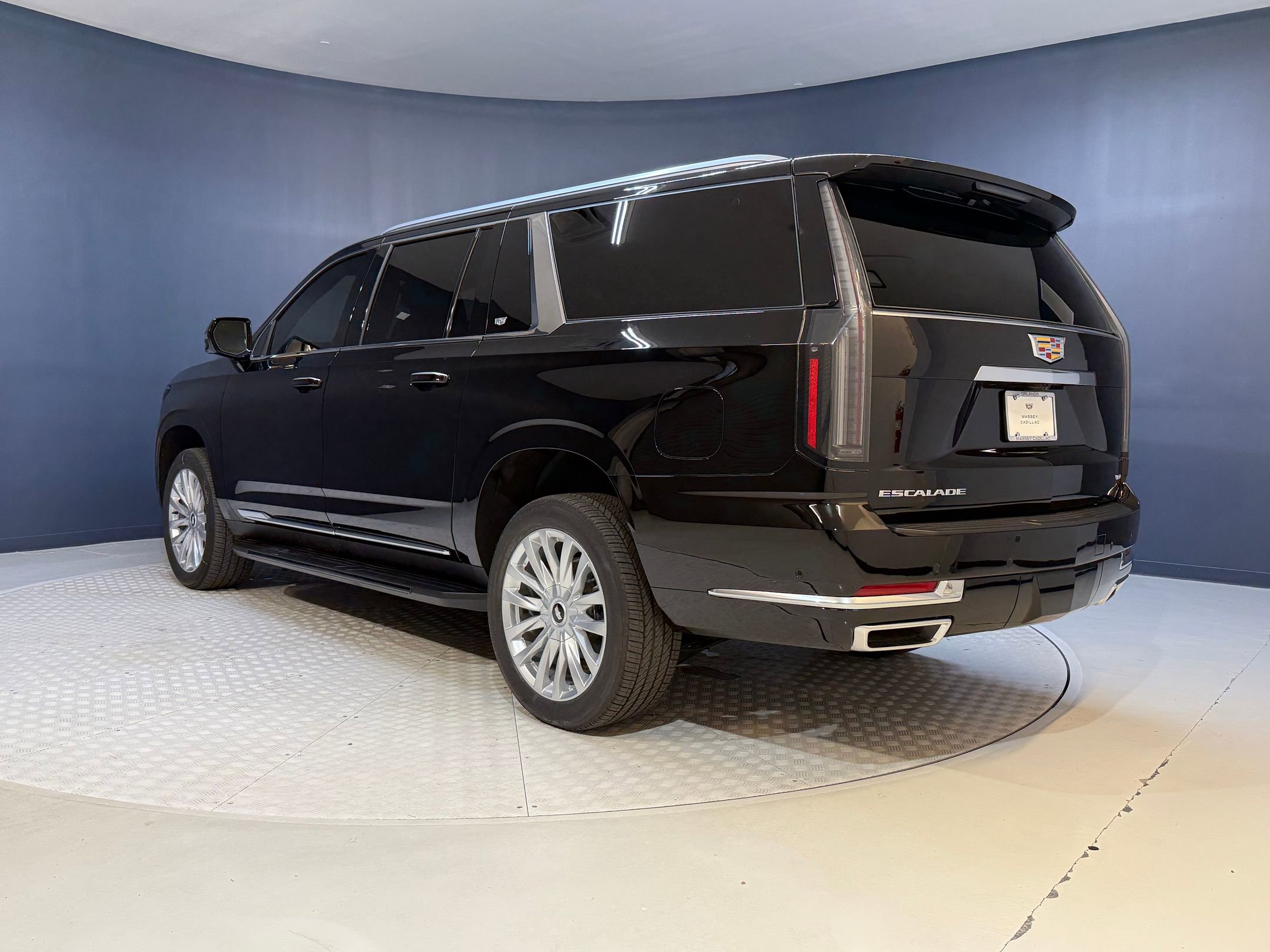 2025 Cadillac Escalade ESV Luxury photo 3