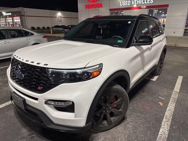 2023 Ford Explorer ST's photo