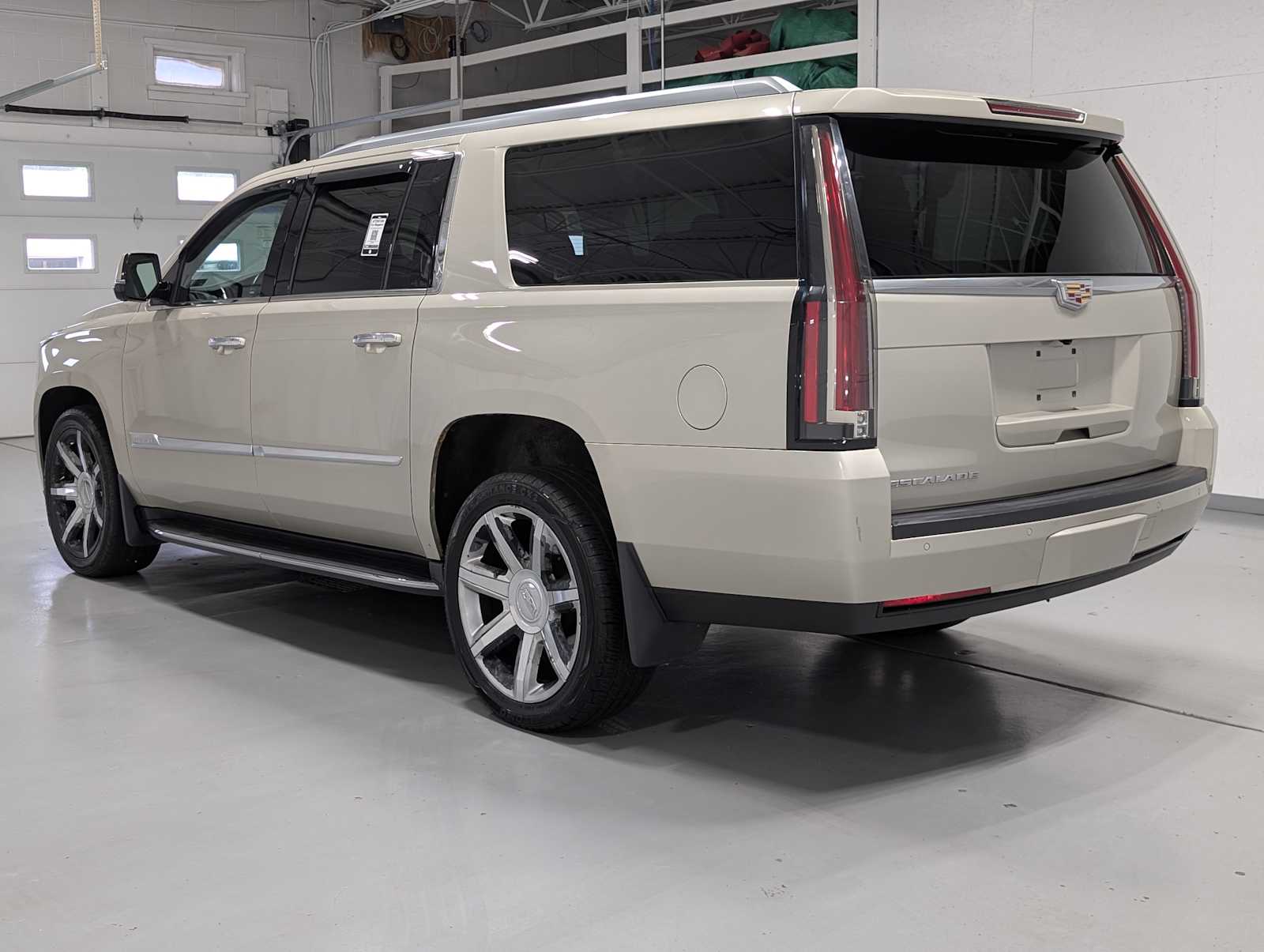 2016 Cadillac Escalade ESV Premium photo 9