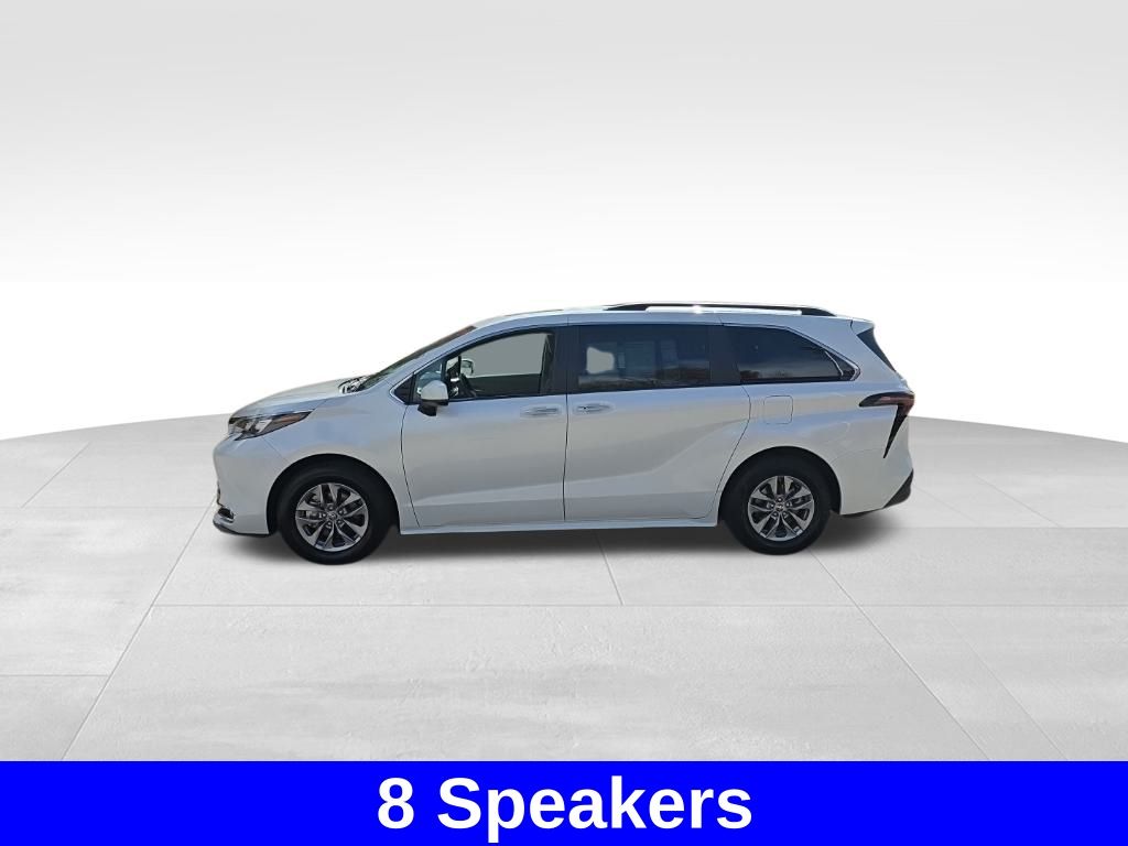 2024 Toyota Sienna XLE photo 4
