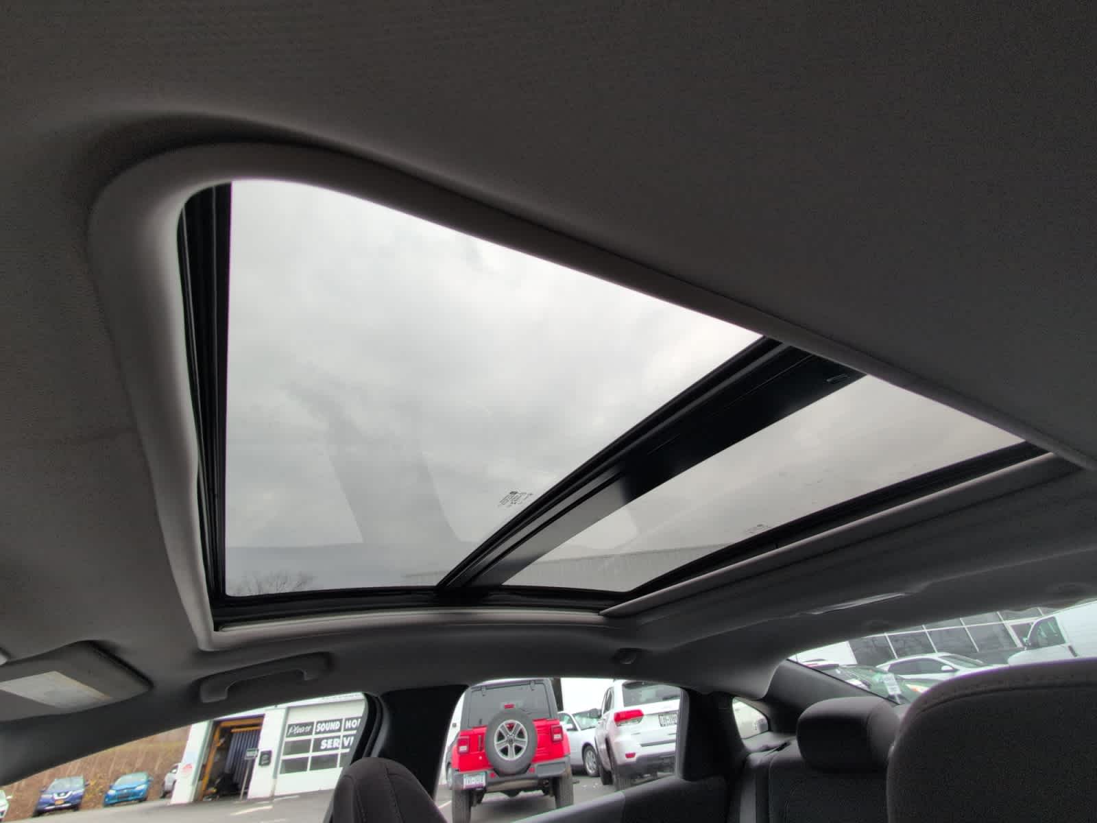 2024 Chevrolet Malibu 1LT photo 2