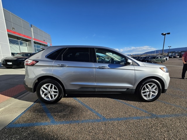 2023 Ford Edge SEL photo 2