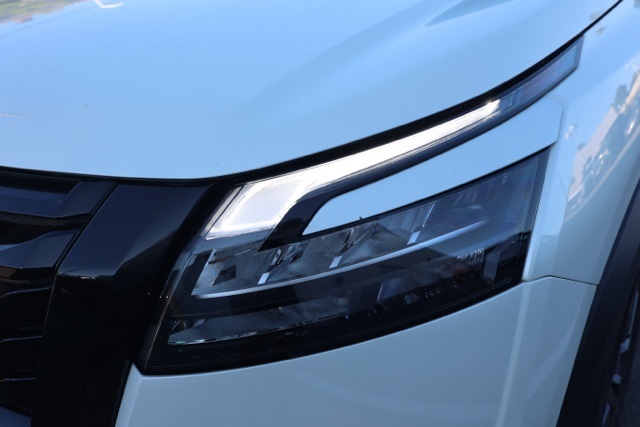 2024 Nissan Pathfinder SV photo 7