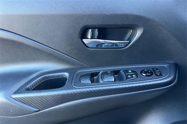 2023 Nissan Versa 1.6 SV photo 13