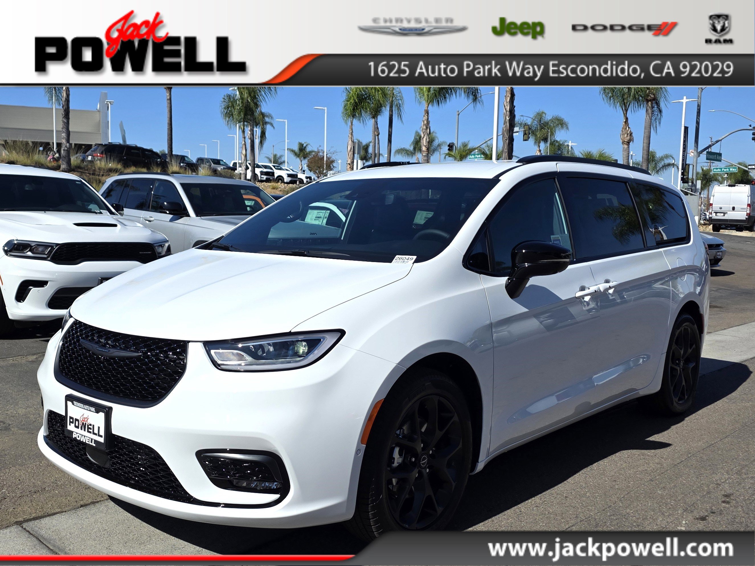 2026 Chrysler Pacifica Select's photo