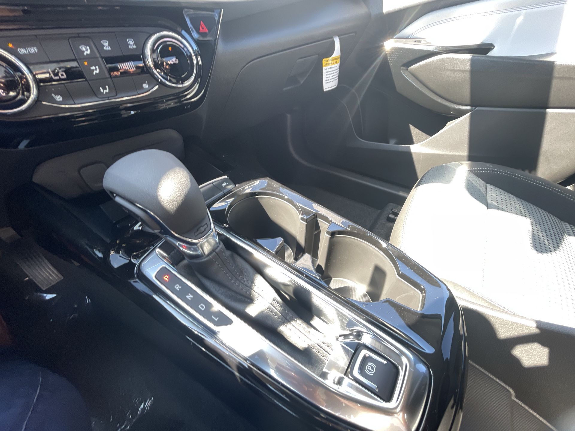 2025 Chevrolet Trax LT photo 43