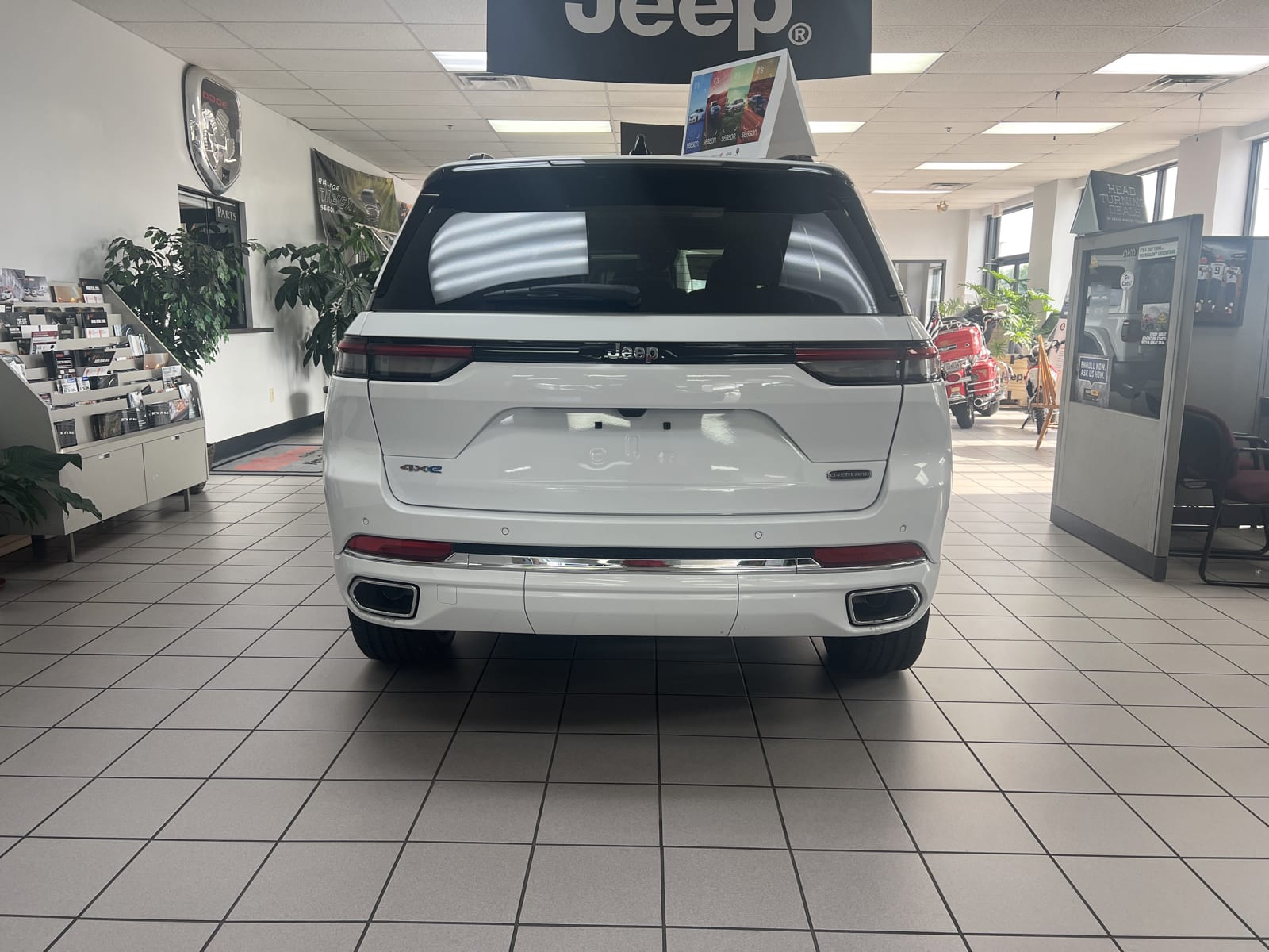 2023 Jeep Cherokee Overland photo 3