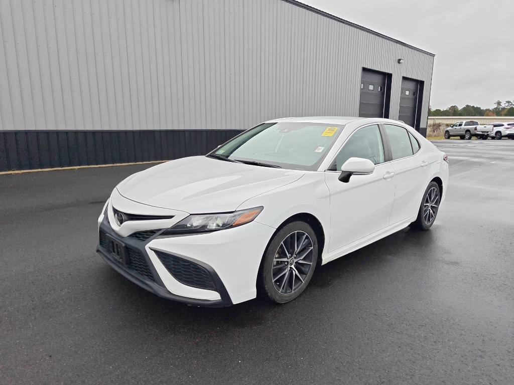 2022 Toyota Camry SE photo 3