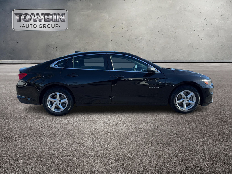 2018 Chevrolet Malibu LS photo 3