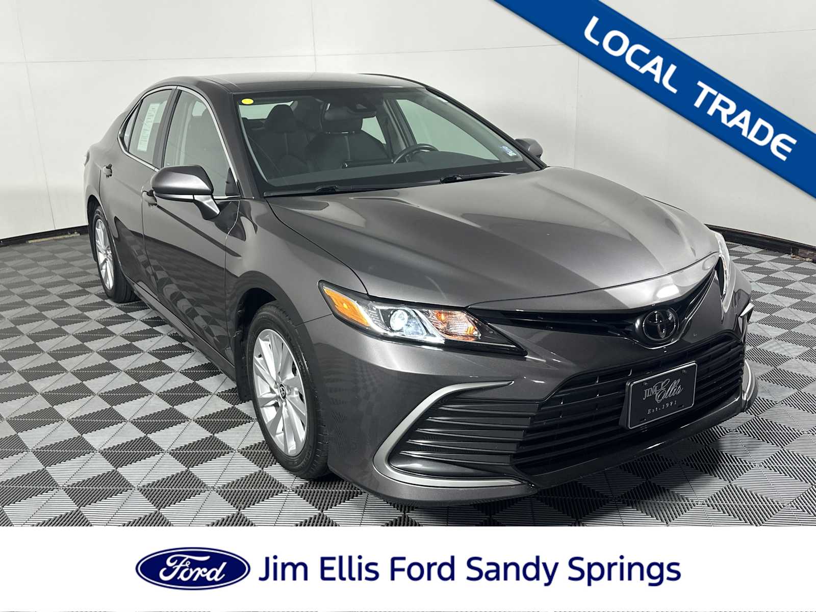 2023 Toyota Camry LE's photo