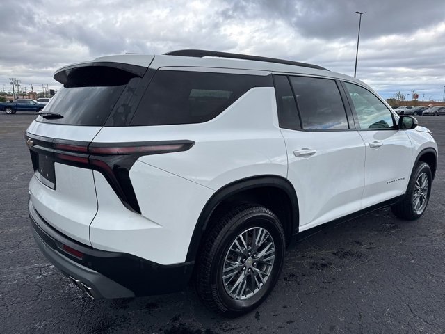 2025 Chevrolet Traverse photo 2