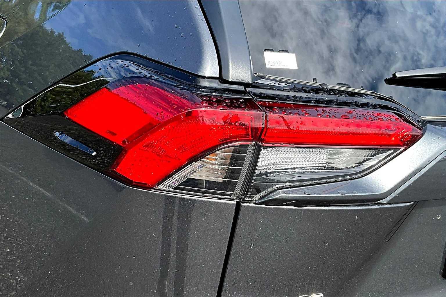 2025 Toyota RAV4 XLE photo 27