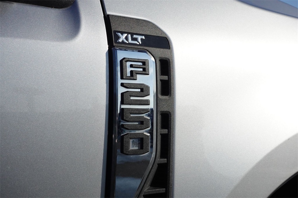 2024 Ford F-250 XLT photo 4