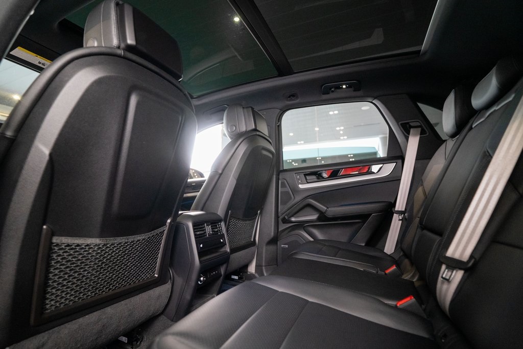 2024 Porsche Cayenne photo 15