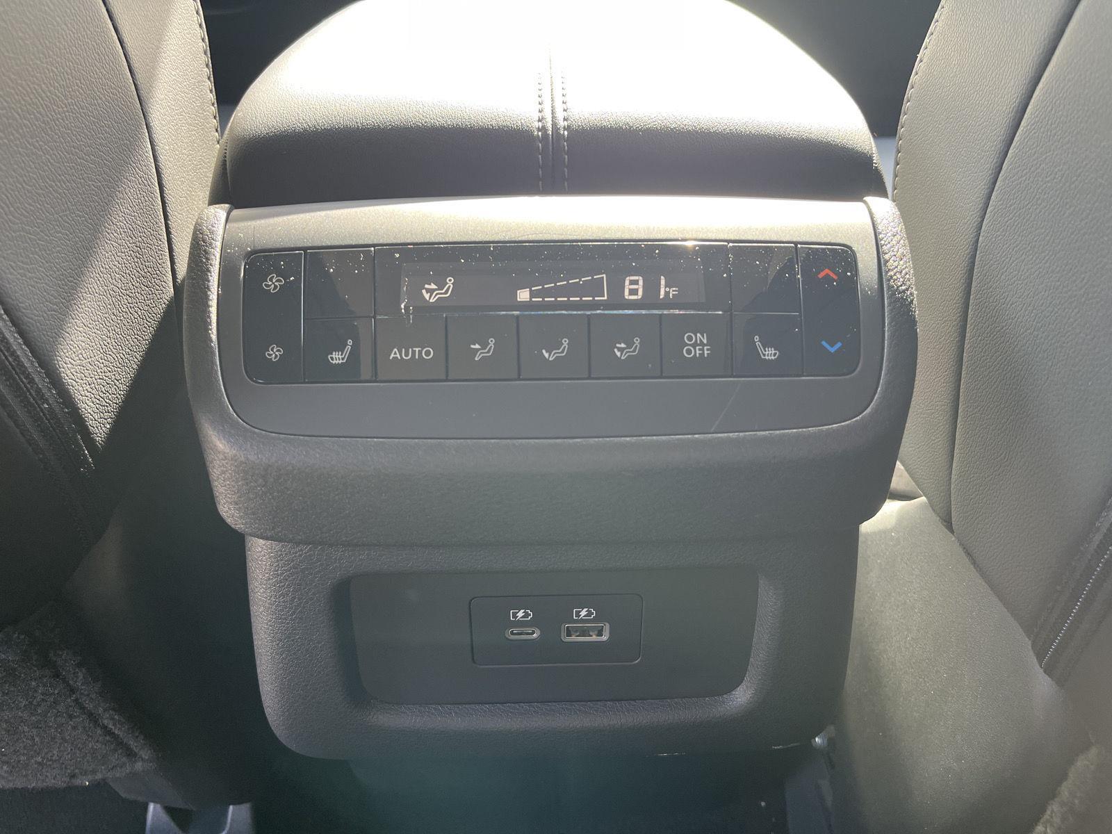 2024 Nissan Pathfinder SL photo 13