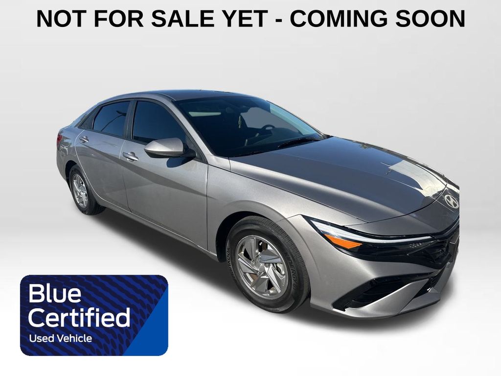 2024 Hyundai Elantra SE