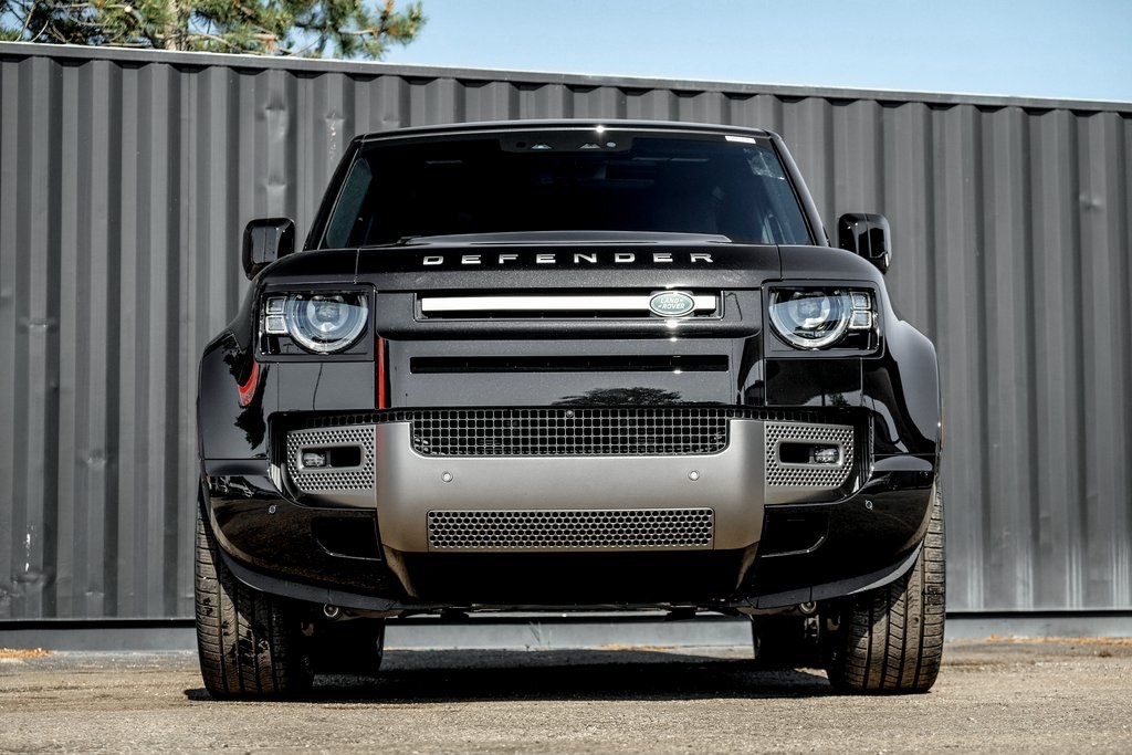 2025 Land Rover Defender 90 X-Dynamic SE photo 5