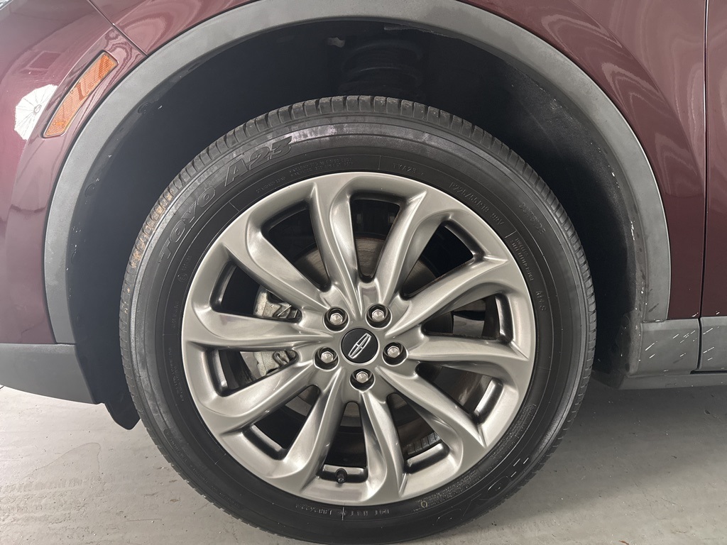2021 Lincoln Corsair Standard photo 4