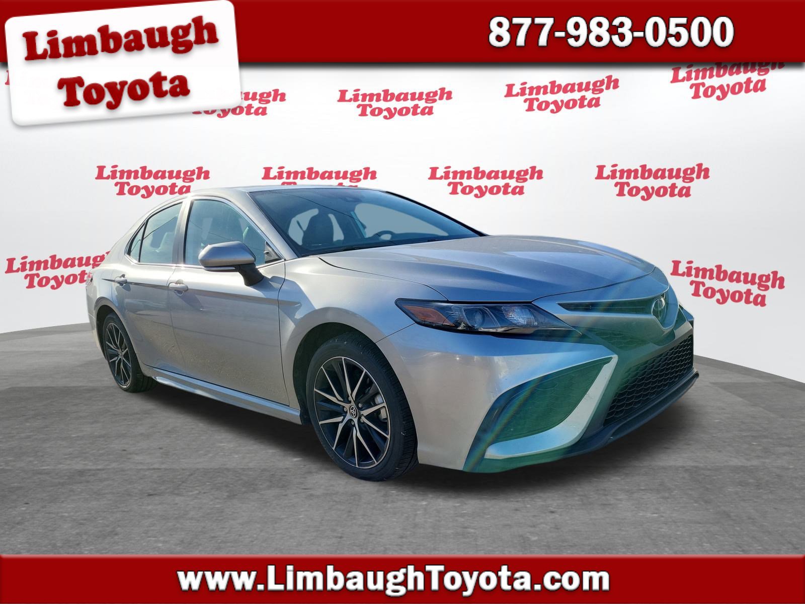 2024 Toyota Camry SE's photo