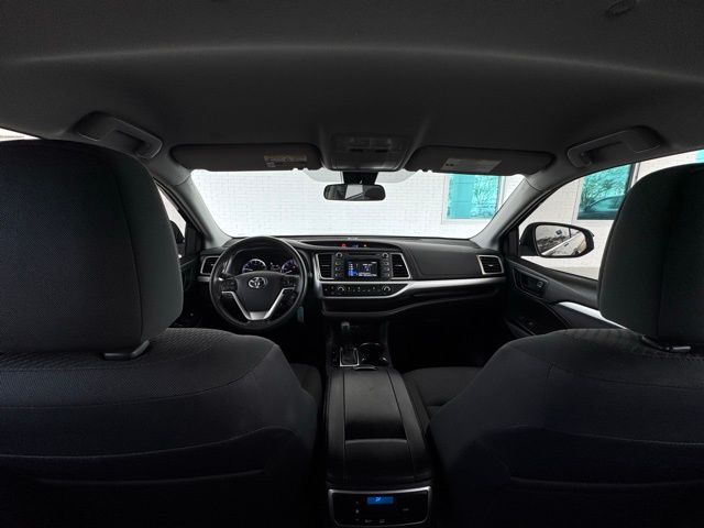 2019 Toyota Highlander LE photo 23