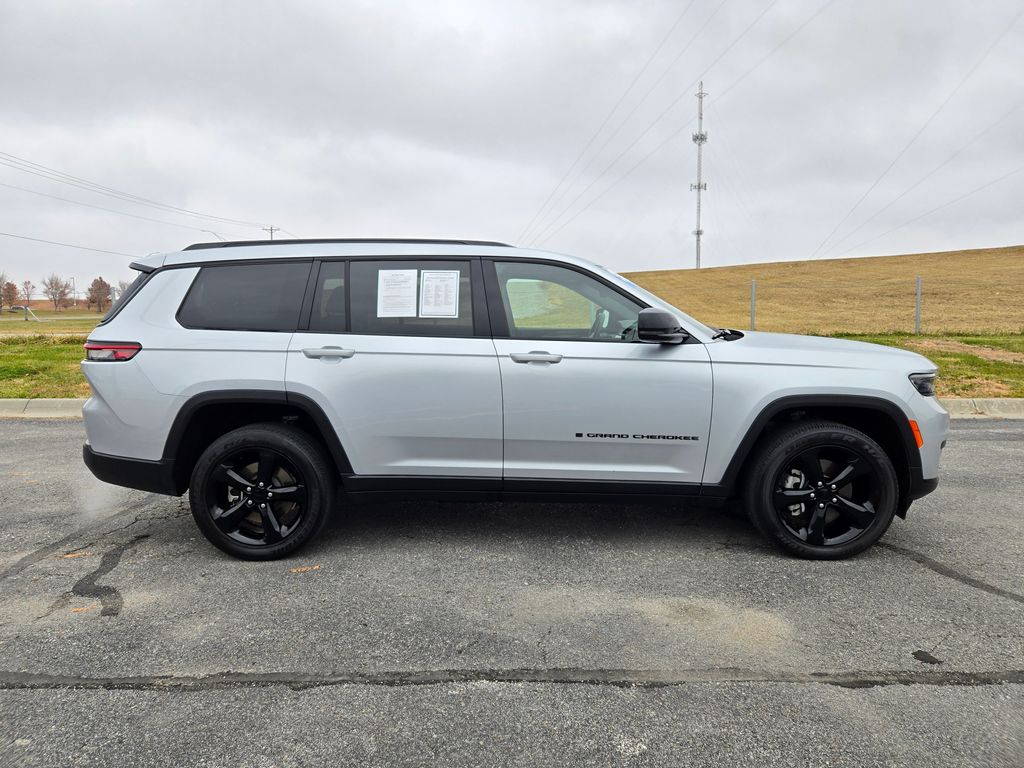 2021 Jeep Grand Cherokee Altitude photo 2