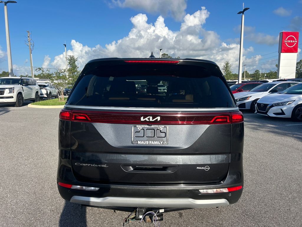 2022 Kia Carnival LXS photo 3