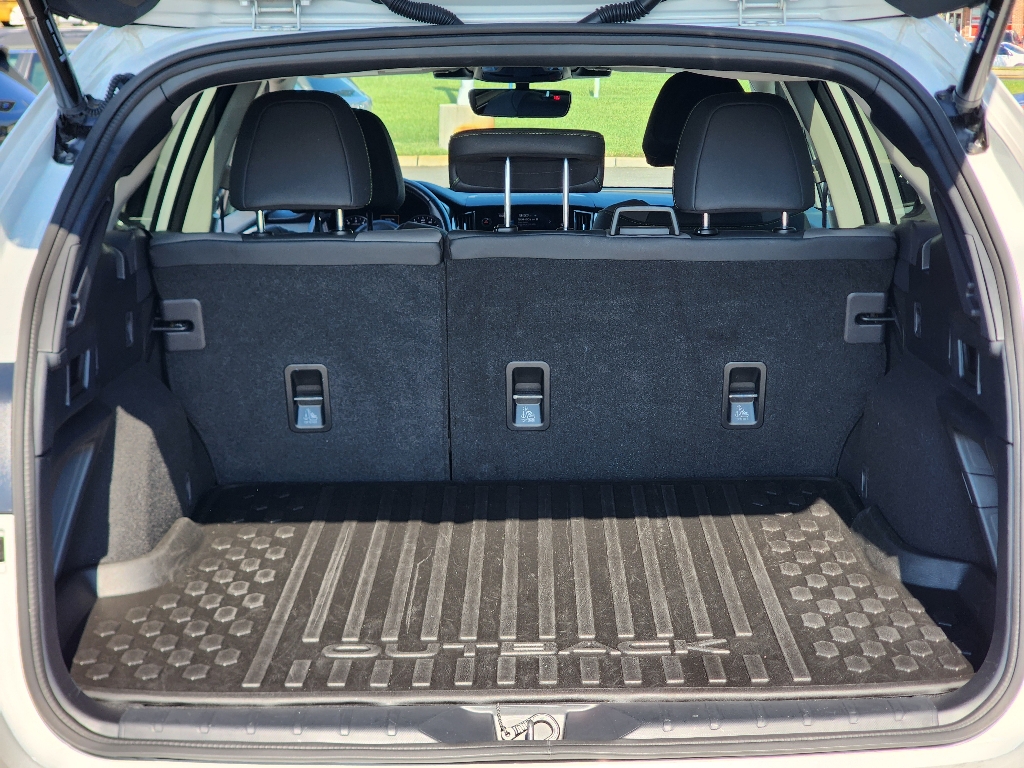 2023 Subaru Outback Onyx Edition photo 4