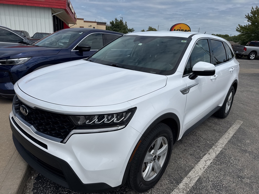 Used 2021 Kia Sorento LX with VIN 5XYRG4LC8MG016026 for sale in Kansas City