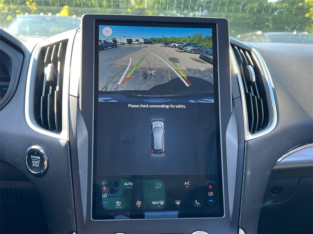 2024 Ford Edge Titanium photo 17
