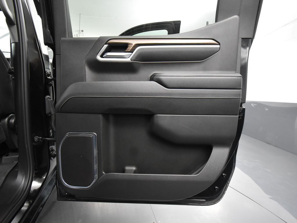 2025 Chevrolet Silverado 1500 RST photo 36