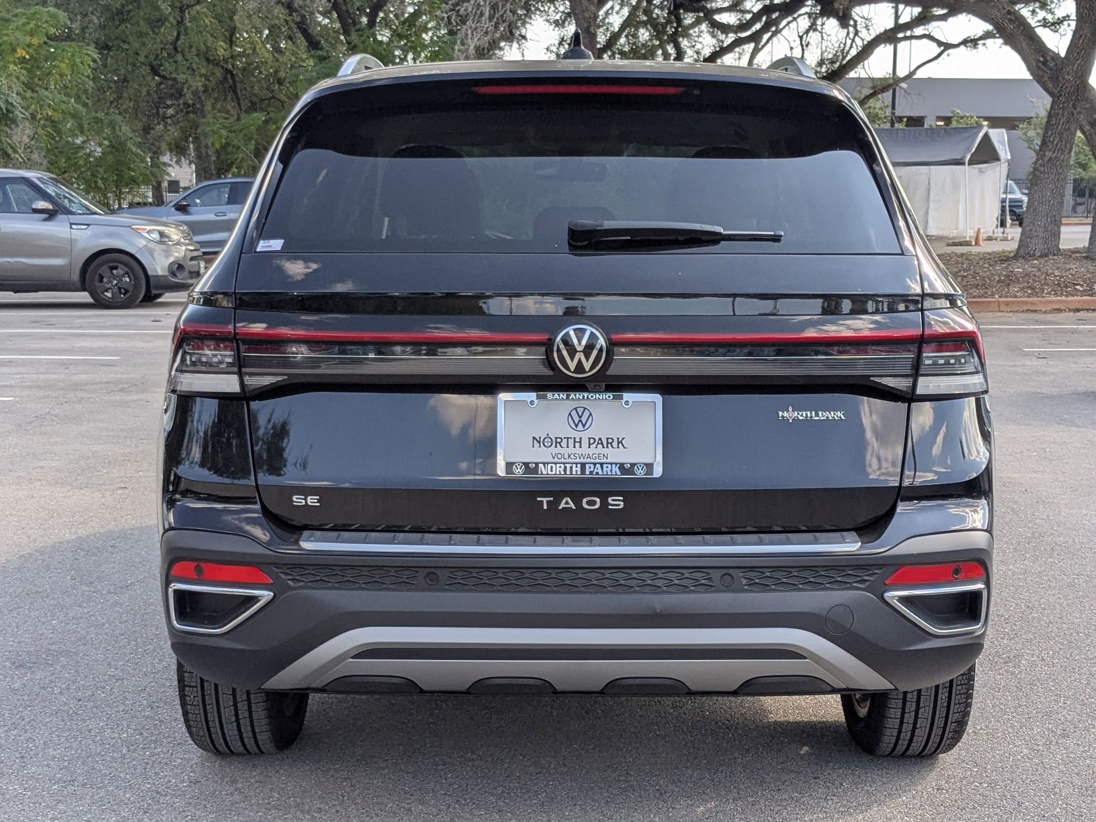 2025 Volkswagen Taos SE photo 4