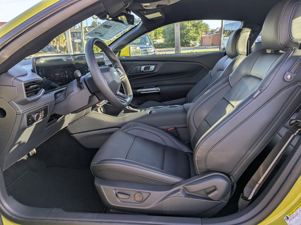 2025 Ford Mustang EcoBoost Premium photo 16