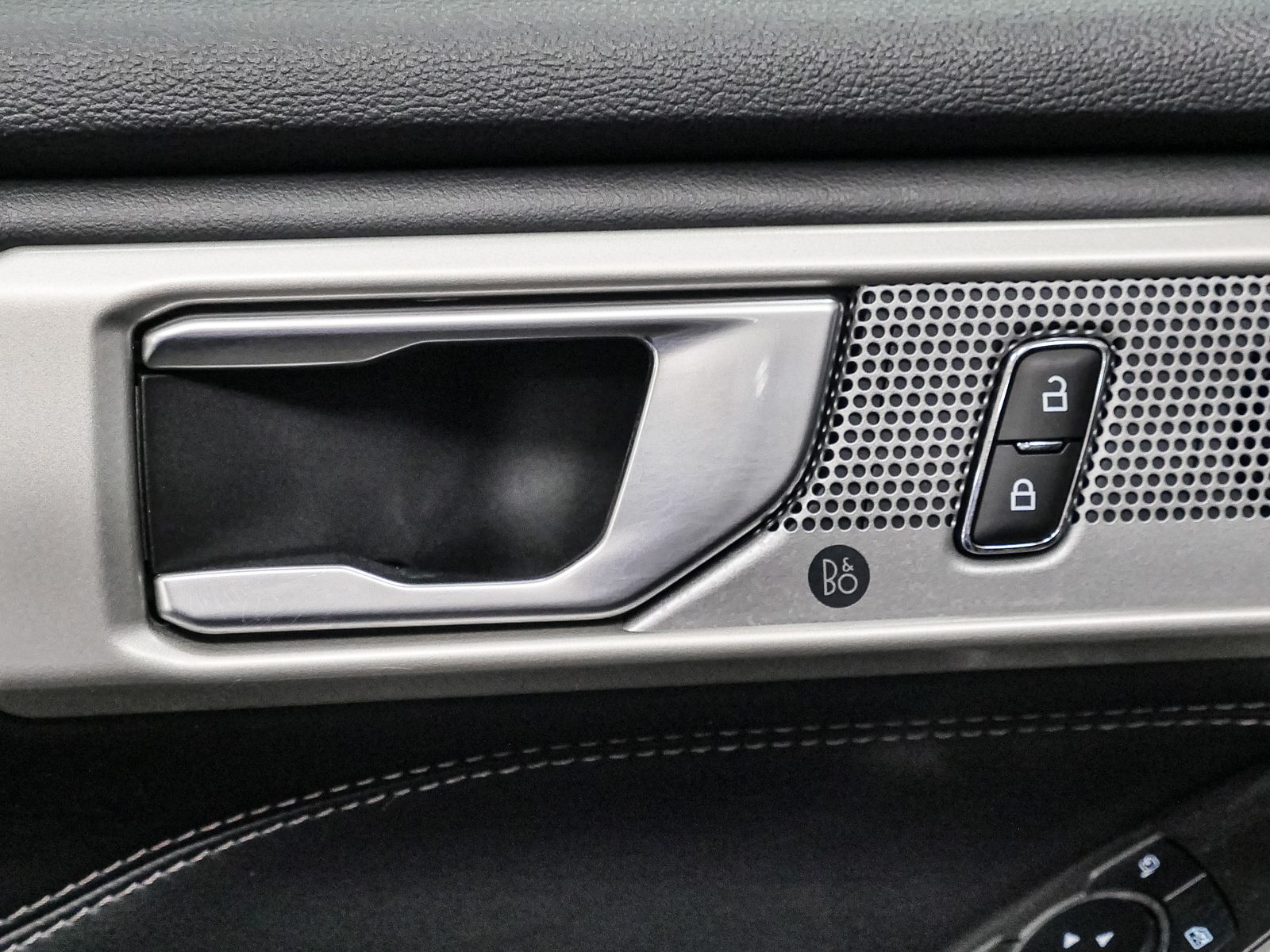 2023 Ford Explorer Limited photo 16